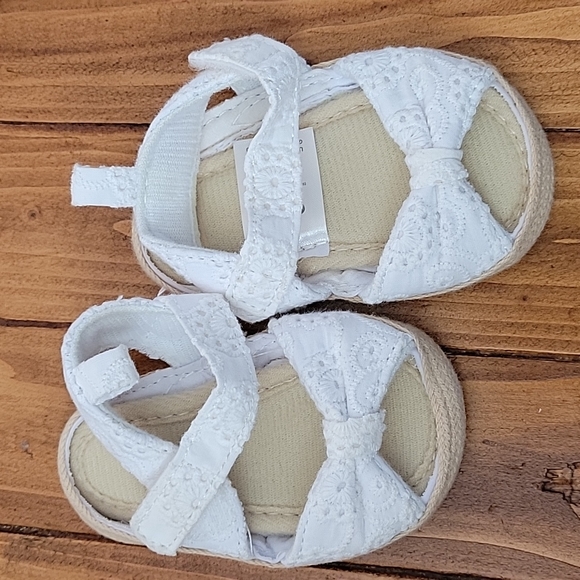 Baby sandals bundle NWOT never worn - Picture 4 of 6